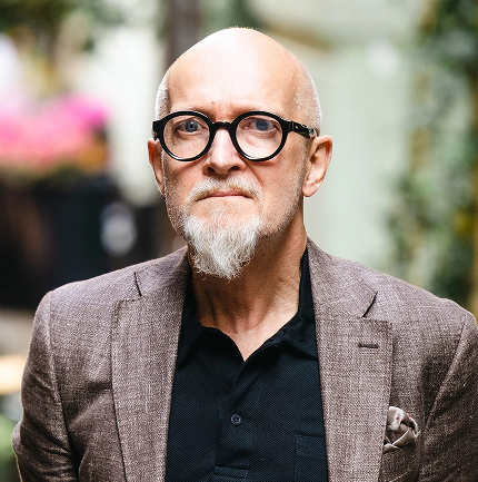 <p><a href="https://unnepikonyvhet.ro/meghivottak/#lars">Lars Saabye <strong>Christensen</strong></a></p>
