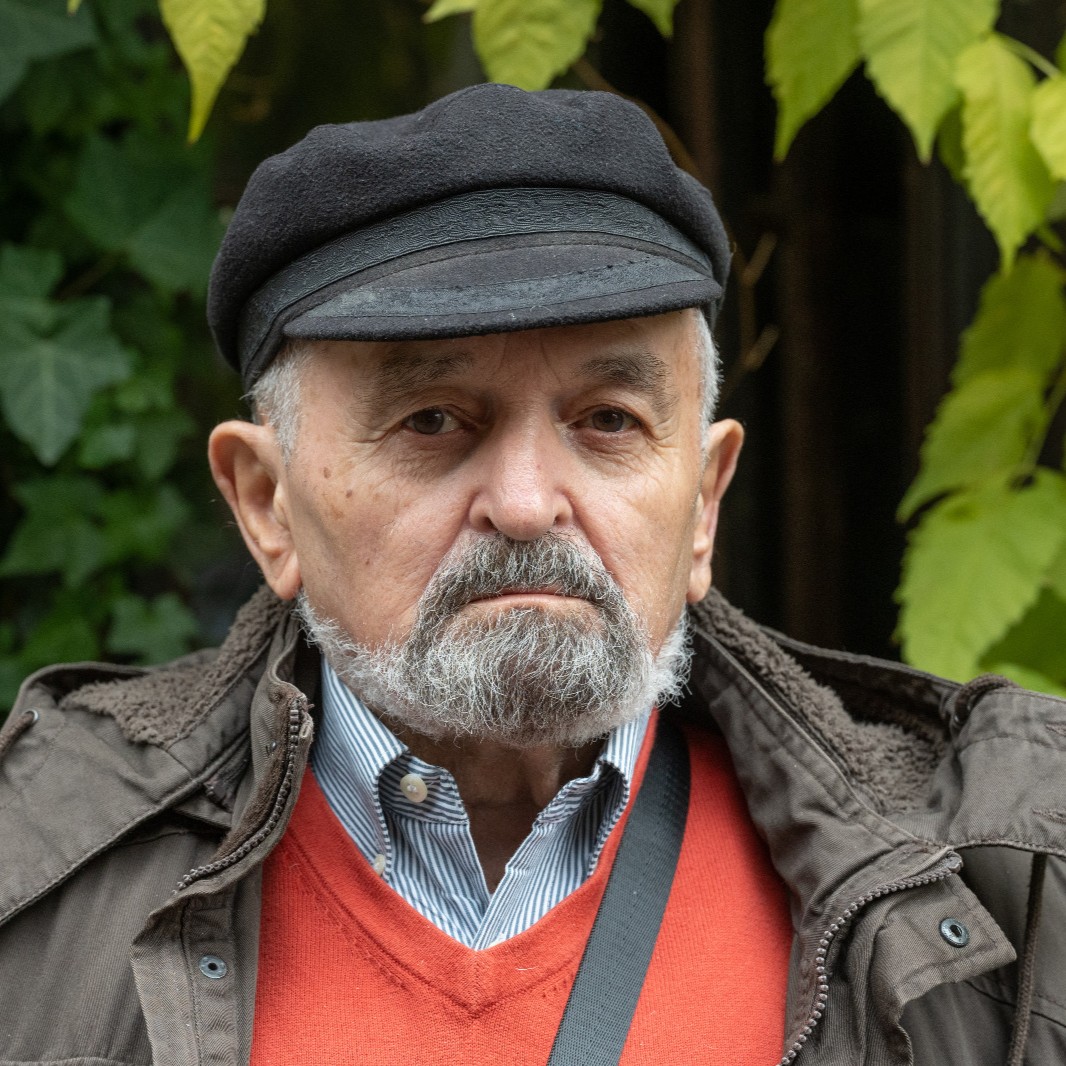 <p><a href="https://unnepikonyvhet.ro/meghivottak/#kiraly"><strong>Király</strong> László</a></p>
