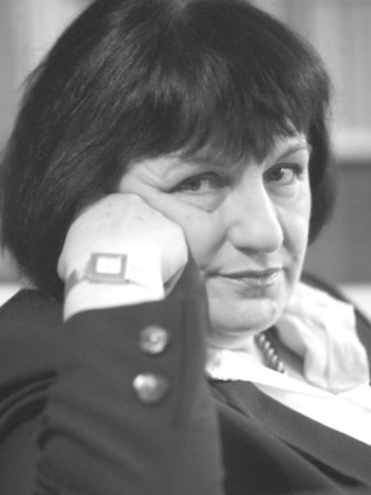 <p><a href="https://unnepikonyvhet.ro/meghivottak/#szabot"><strong>Balla</strong> Zsófia</a></p>
